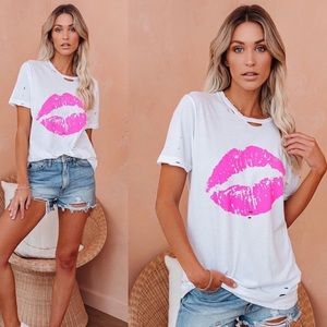 White kiss t-shirt